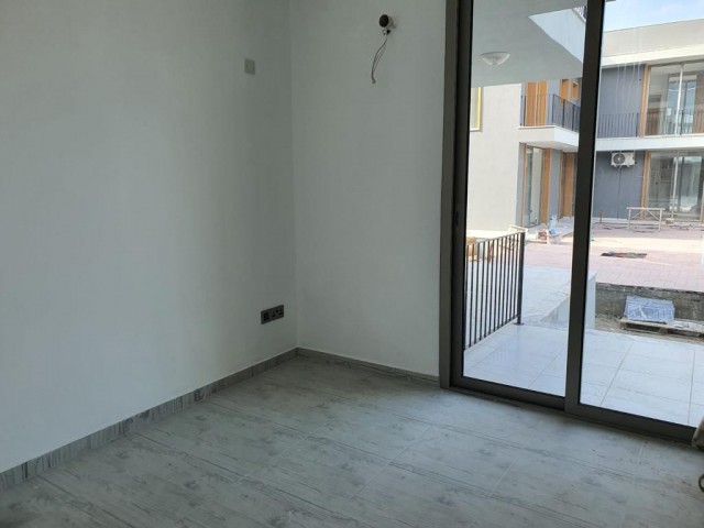 Sıfır Lüx 1+1 satılık Bahçeli daire Alsancak, Girne. Havuzlu site!