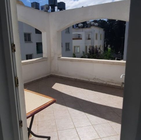 Girne Merkez'de satılık geniş  4+1 penthouse 