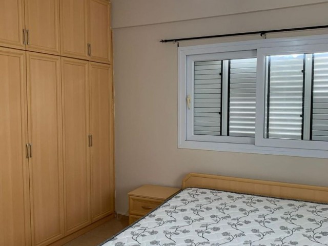 Geräumige, gepflegte 3 + 1 Wohnung zum Verkauf im Zentrum von Kyrenia, einfacher Zugang überall !!!!!!! ** 