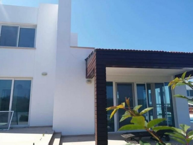 LLOGARA VILLA ZUM VERKAUF IN KYRENIA CHATALKÖY SEHR NAH AM MEER ** 