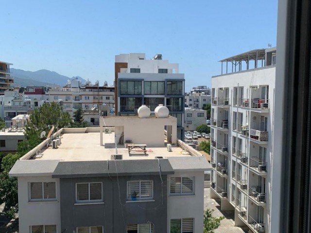 Girne'de  kiralık 1+1 geniş  daire, Tarsanin yaninda 