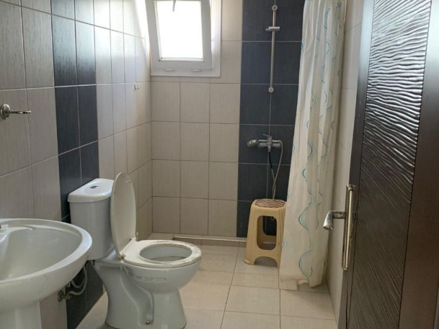 Girne'de  kiralık 1+1 geniş  daire, Tarsanin yaninda 