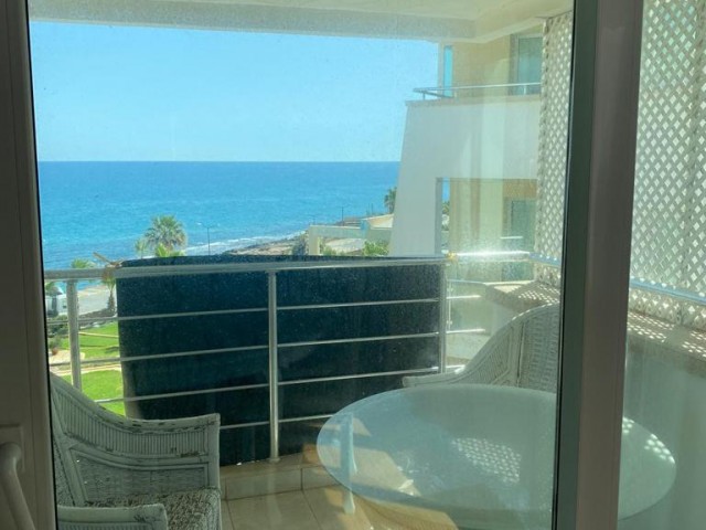 Rent a 3+1 penthouse by the sea in the center of Kyrenia ** 