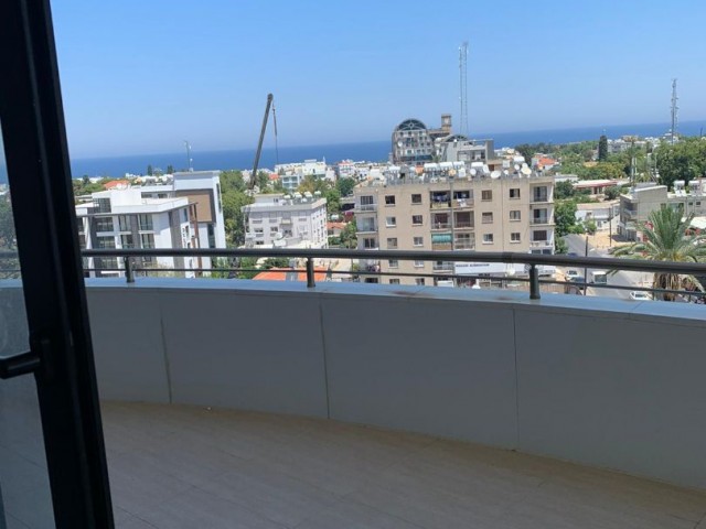 Girne Merkez'de kiralık lüks 2+1 daire 