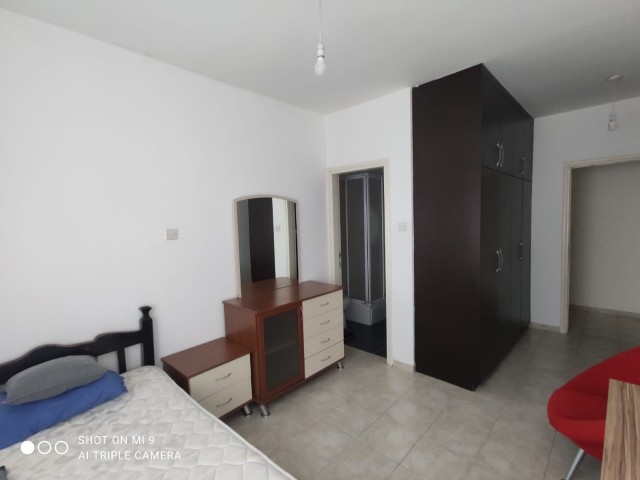 Lefkoşada Hamitkoyde satılık 3+1 daire havuzlu sitede