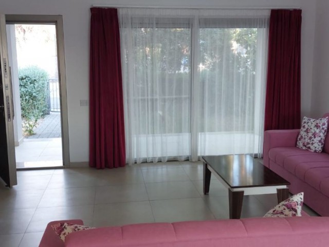 Zu verkaufen 2+1 bungalow in Alsancak, mit großem Garten ** 