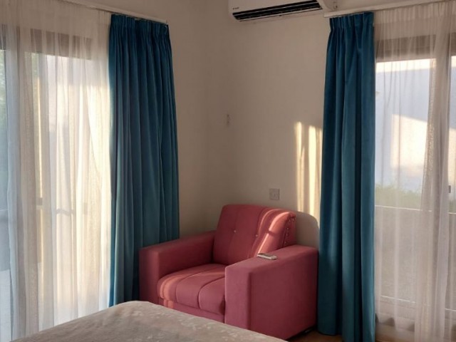 Zu verkaufen 2+1 bungalow in Alsancak, mit großem Garten ** 