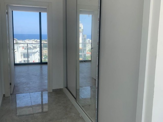 2 + 1 penthouse zum Verkauf im Zentrum von Kyrenia, mit Blick auf die Berge und das Meer, zu einem sehr erschwinglichen Preis!!!!! ** 