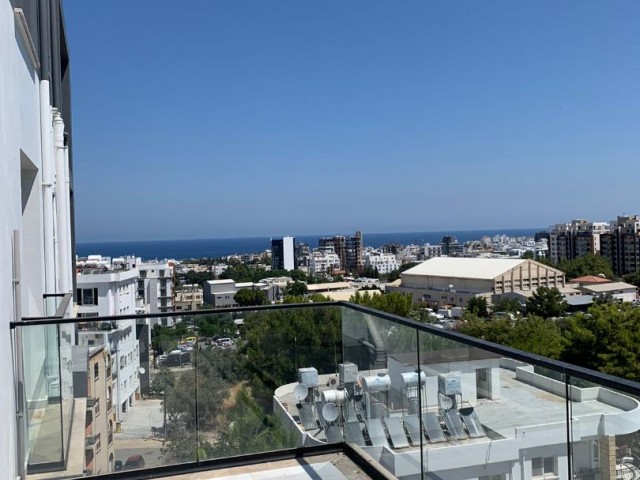 2 + 1 penthouse zum Verkauf im Zentrum von Kyrenia, mit Blick auf die Berge und das Meer, zu einem sehr erschwinglichen Preis!!!!! ** 