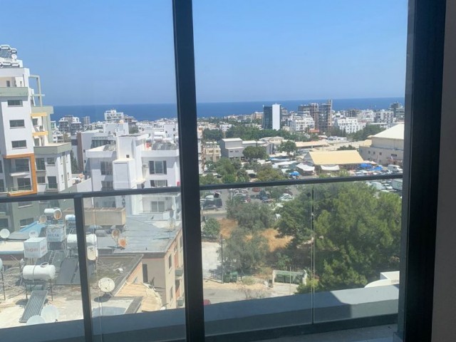 2 + 1 penthouse zum Verkauf im Zentrum von Kyrenia, mit Blick auf die Berge und das Meer, zu einem sehr erschwinglichen Preis!!!!! ** 