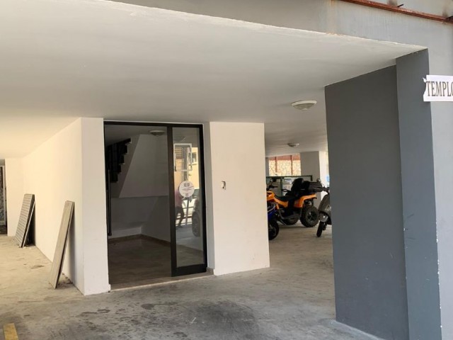 2 + 1 penthouse zum Verkauf im Zentrum von Kyrenia, mit Blick auf die Berge und das Meer, zu einem sehr erschwinglichen Preis!!!!! ** 