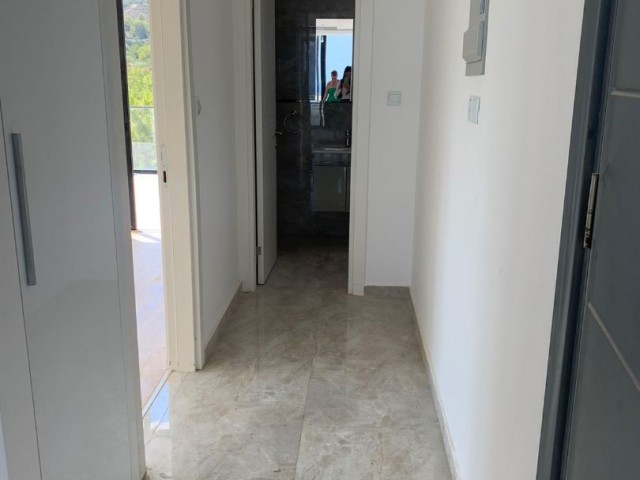 2 + 1 penthouse zum Verkauf im Zentrum von Kyrenia, mit Blick auf die Berge und das Meer, zu einem sehr erschwinglichen Preis!!!!! ** 