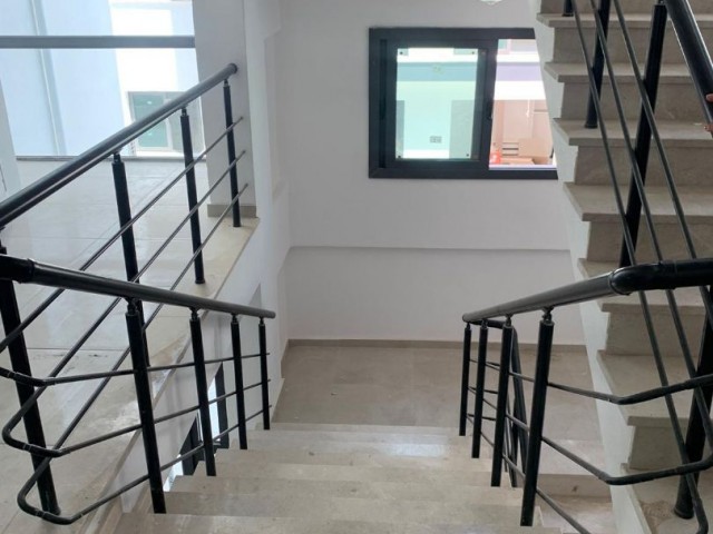 Neu 2+1 Wohnung mit Pool in Alsancak zu verkaufen ** 