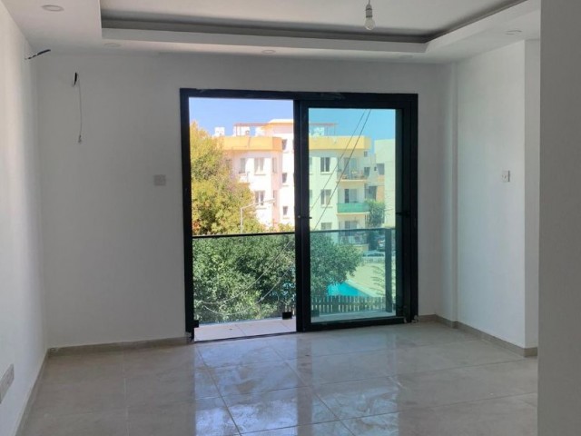 Neu 2+1 Wohnung mit Pool in Alsancak zu verkaufen ** 