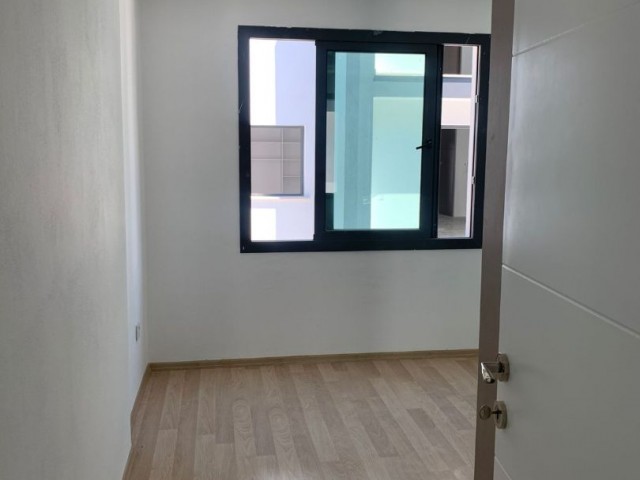 Neu 2+1 Wohnung mit Pool in Alsancak zu verkaufen ** 