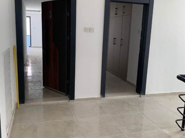 Neu 2+1 Wohnung mit Pool in Alsancak zu verkaufen ** 