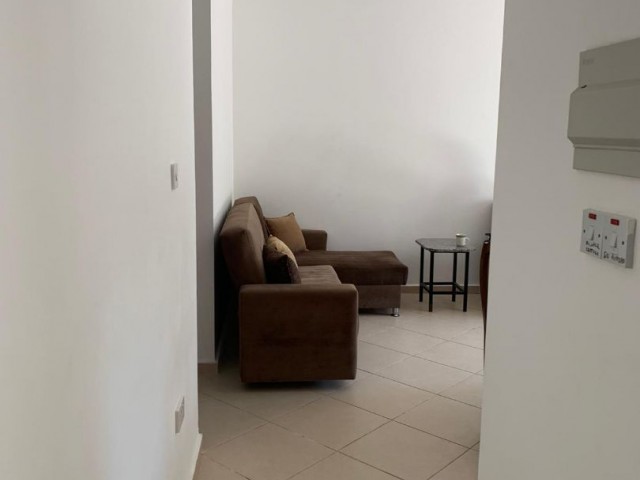 2+1 Wohnung zum Verkauf im Zentrum von Kyrenia, sehr erschwinglicher Preis!!!! ** 