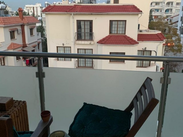 Girne Merkez'de kiralık 2+1  daire, Nusmar market bölgesinde 