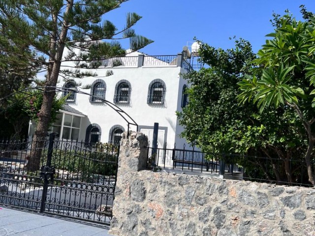 Kyrenia Catalkoyde 3 bedroom + children's playroom for sale , very beautiful luxury villa with garden ** 