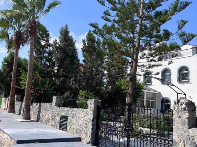 Kyrenia Catalkoyde 3 bedroom + children's playroom for sale , very beautiful luxury villa with garden ** 