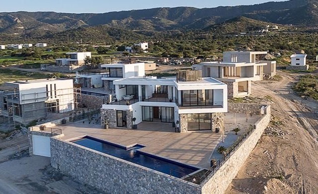 3+1 villas for sale by the sea in Esentepe