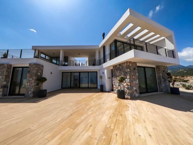 3+1 villas for sale by the sea in Esentepe