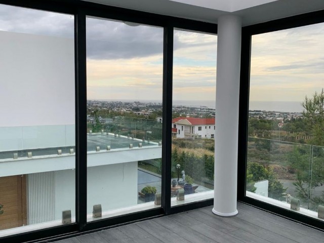 Çatalköy’de satılık ulta lüks panoramik Deniz manzaralı 4+1 villa