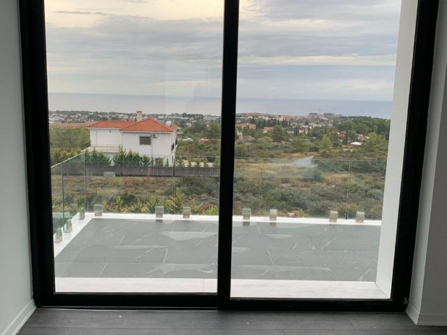 Çatalköy’de satılık ulta lüks panoramik Deniz manzaralı 4+1 villa