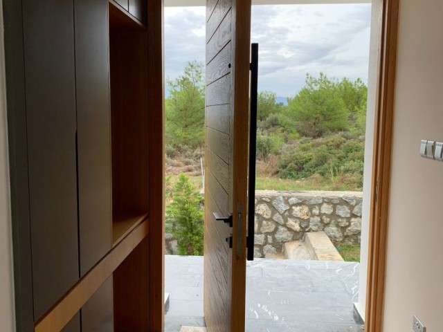 Çatalköy’de satılık ulta lüks panoramik Deniz manzaralı 4+1 villa