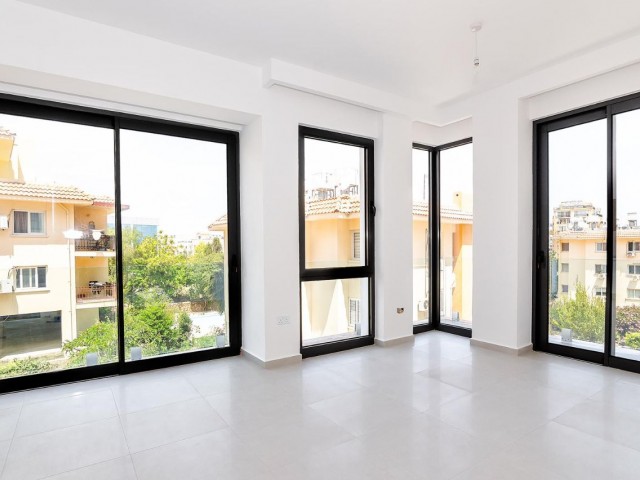 1+1 Luxus-Penthouse-Wohnungen zum Verkauf im Zentrum von Kyrenia