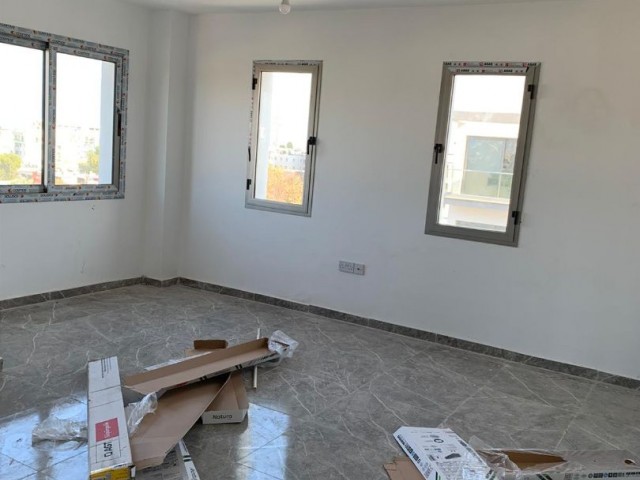 Girne Merkez’de satılık 3+1 daire , Önü kapanmaz Deniz manzaralı