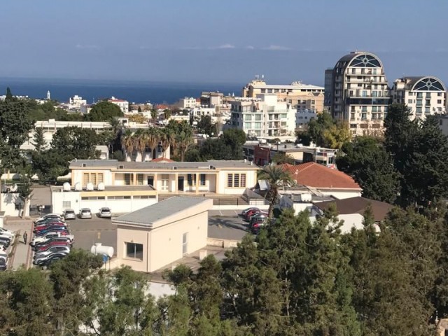 3+1 Wohnung zum Verkauf im Zentrum von Kyrenia