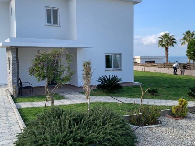 3+1 Villa mit Pool zum Verkauf in Çatalköy, unzerbrechlicher Meerblick