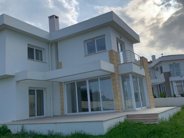 50% down payment + 50% installment for 3 years without interest!!! 3+1 Sea view villa for sale in Yeşiltepe