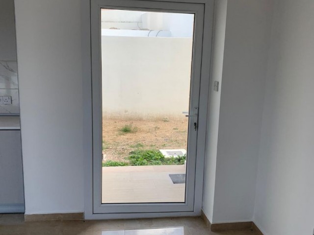 50 % Anzahlung + 50 % 3-Jahres-Ratenzahlung ohne Zinsen!!!3+1 Villa mit Meerblick zum Verkauf in Yeşiltepe