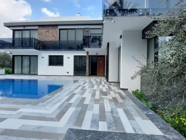 4+1 luxury villa for sale in Edremit