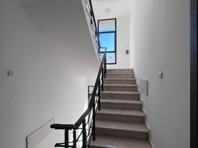 Girne merkezde satılık 2+1 penthouse, Dağ manzaralı