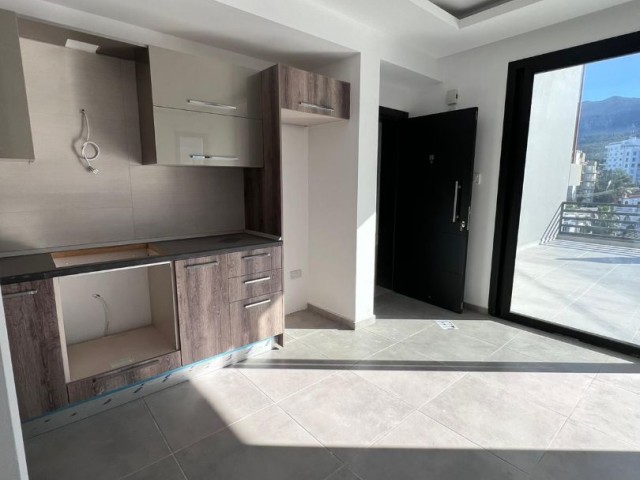 Girne merkezde satılık 2+1 penthouse, Dağ manzaralı