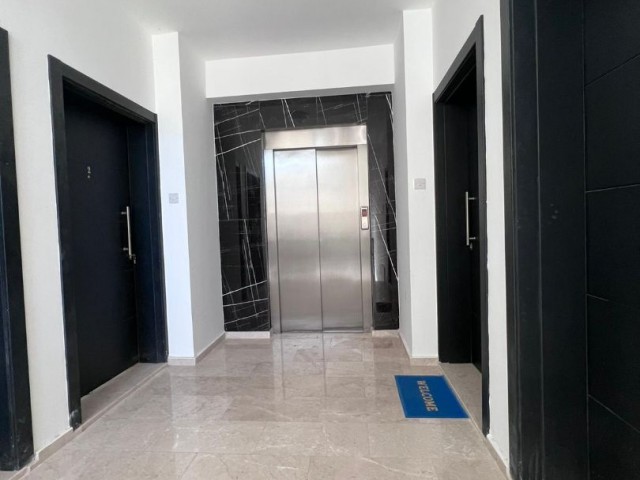 Girne merkezde satılık 2+1 penthouse, Dağ manzaralı