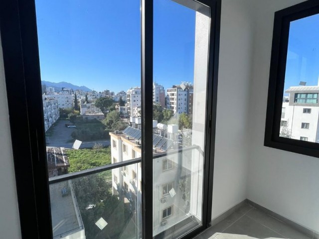 2+1 Penthouse zum Verkauf im Zentrum von Kyrenia, Bergblick