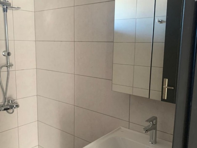 2+1 Wohnung mit privatem Pool zum Verkauf in Karşıyaka