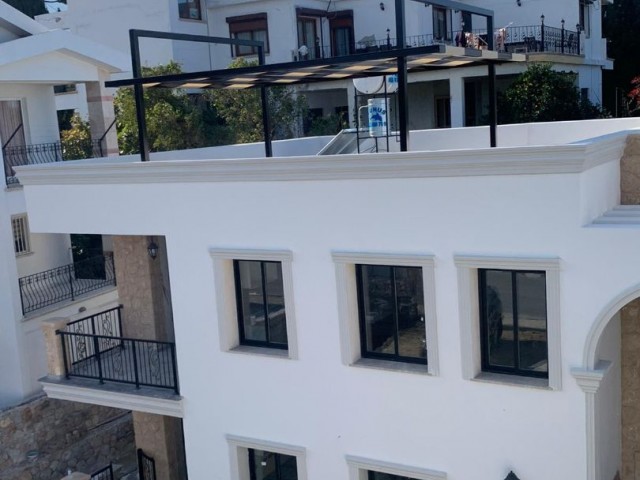 3+1 apartments for sale in Çatalköy, 1 floor with terrace , ground floor with private garden 