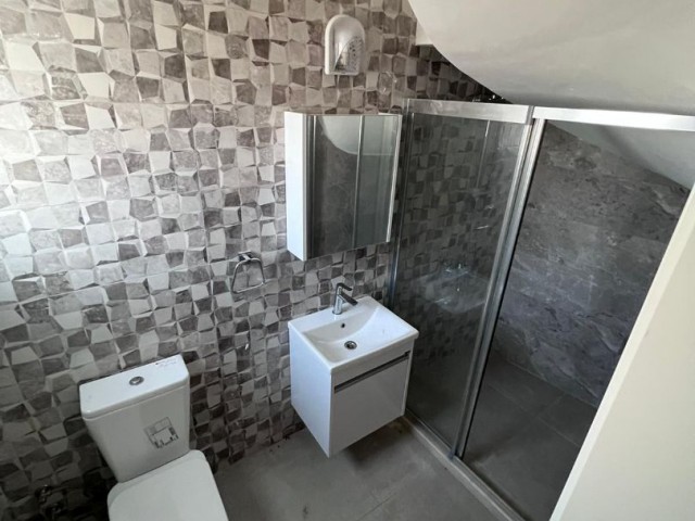  Alsancak'ta satılık geniş 4+1 villa