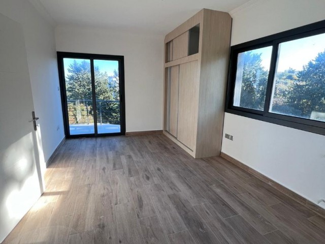  Alsancak'ta satılık geniş 4+1 villa