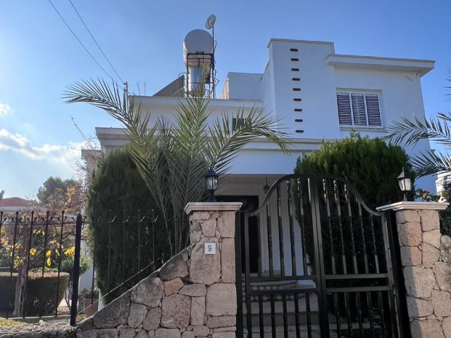  6+2 villa with pool for sale in Kyrenia center