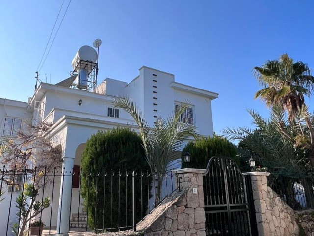  6+2 villa with pool for sale in Kyrenia center