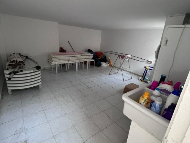 Girne Merkez'de Satılık havuzlu 6+2 villa