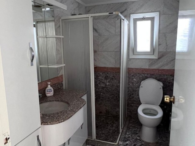 Girne Merkez'de Satılık havuzlu 6+2 villa