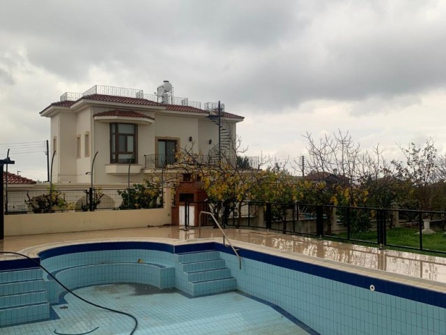 450 m2 house for sale in Çatalköy on  1.5 decares