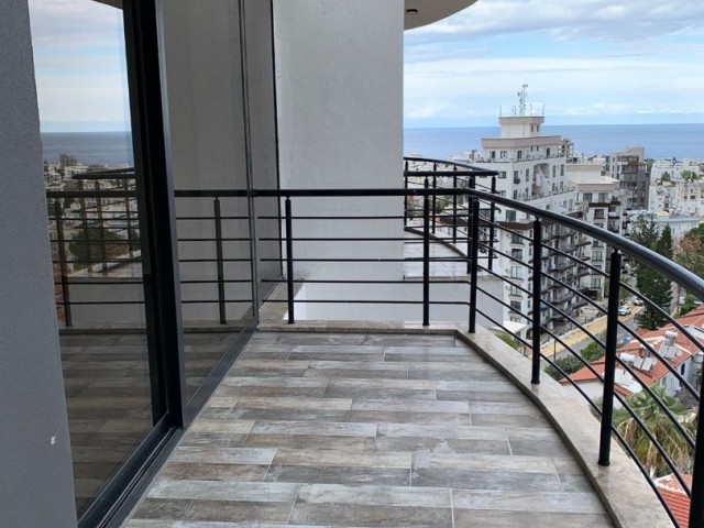 Girne Merkez’de satılık lüks 2+1 Residence daire ,Kapanmaz Deniz ve Dağ manzaralı